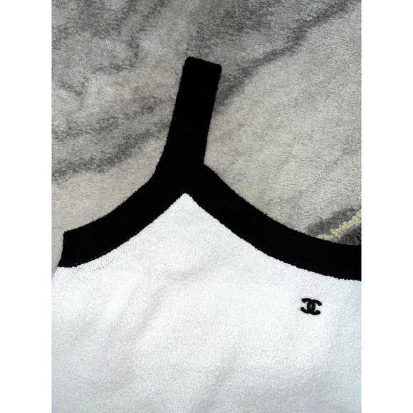 Chanel 23P White Black CC Logo Ribbed Hem Stretch Cotton Knit Top Tank Shirt 38 - Picture 2 of 12
